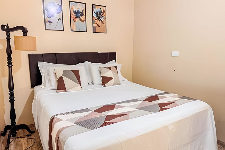 Sobrado com ar e vaga no centro de Ourinhos