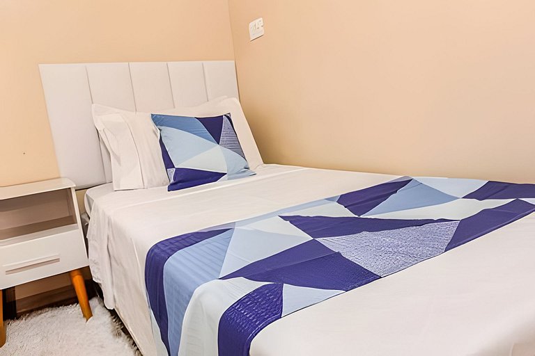 Sobrado com ar e vaga no centro de Ourinhos