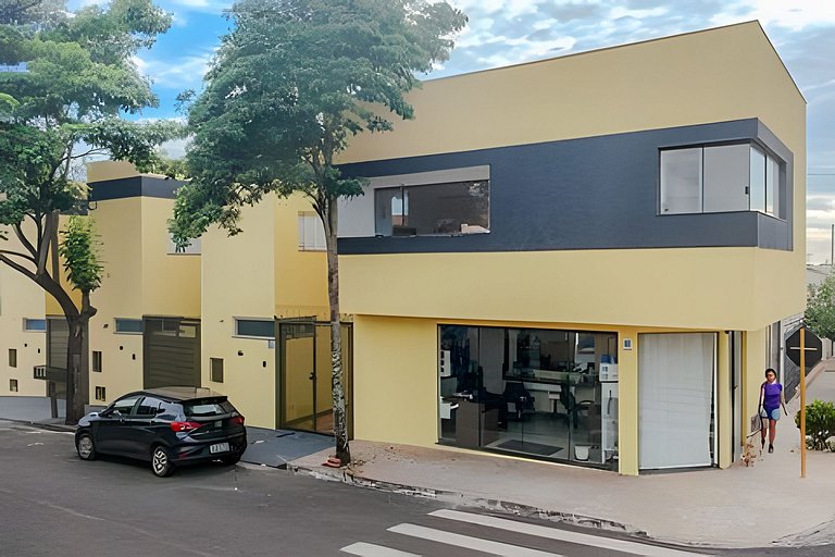 Sobrado com ar e vaga no centro de Ourinhos