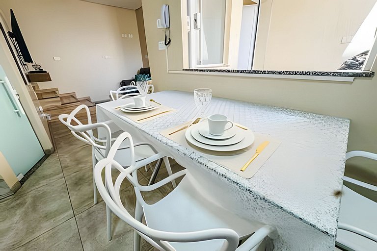 Sobrado com ar e vaga no centro de Ourinhos