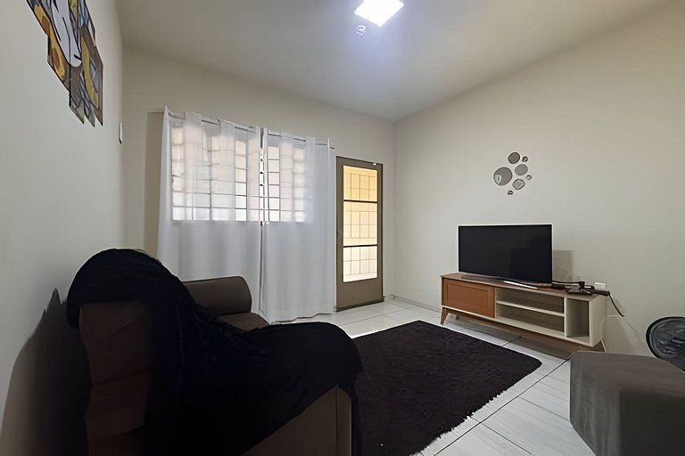 Casa completa perto do centro + ar cond e vaga