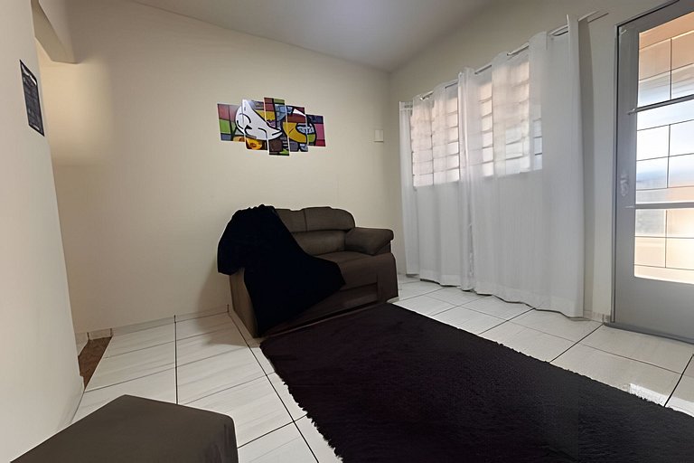 Casa completa perto do centro + ar cond e vaga