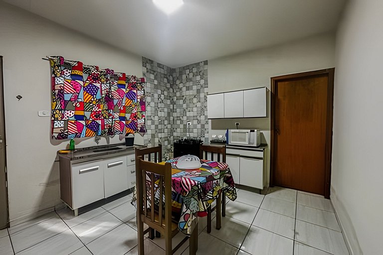 Casa completa perto do centro + ar cond e vaga