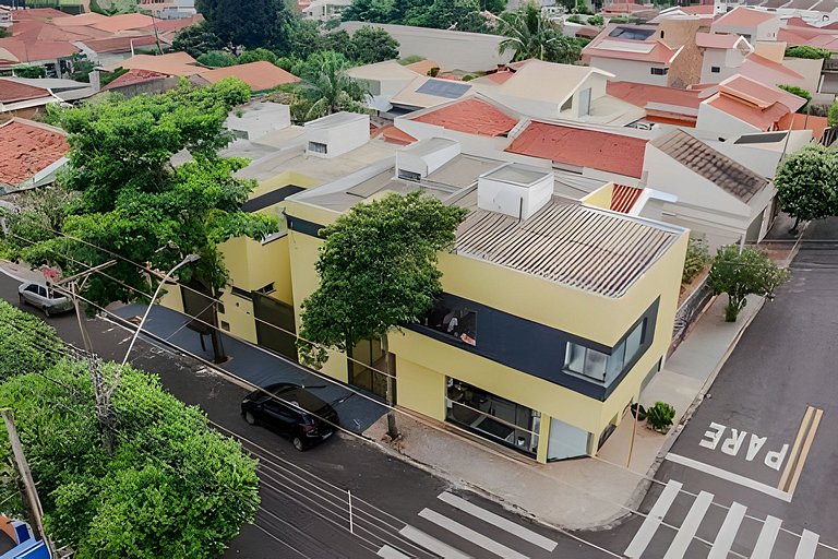 Sobrado encantador no centro + ar cond. e vaga