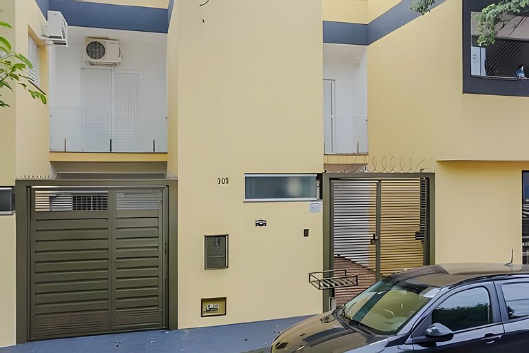 Sobrado encantador no centro + ar cond. e vaga