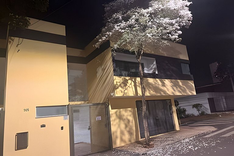 Sobrado encantador no centro + ar cond. e vaga