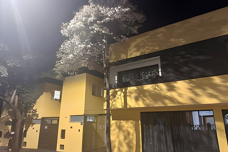 Sobrado encantador no centro + ar cond. e vaga