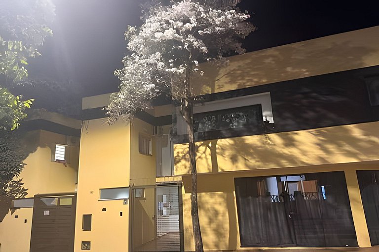 Sobrado encantador no centro + ar cond. e vaga