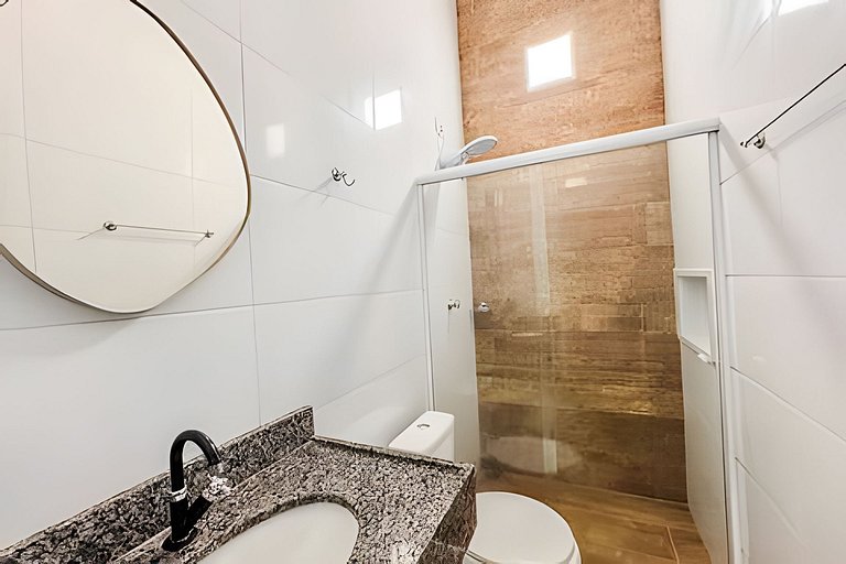 Sobrado 2q no centro de Ourinhos, ar-cond e vaga