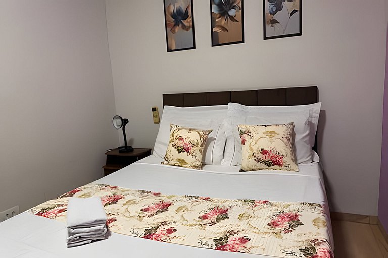 Sobrado encantador no centro + ar cond. e vaga