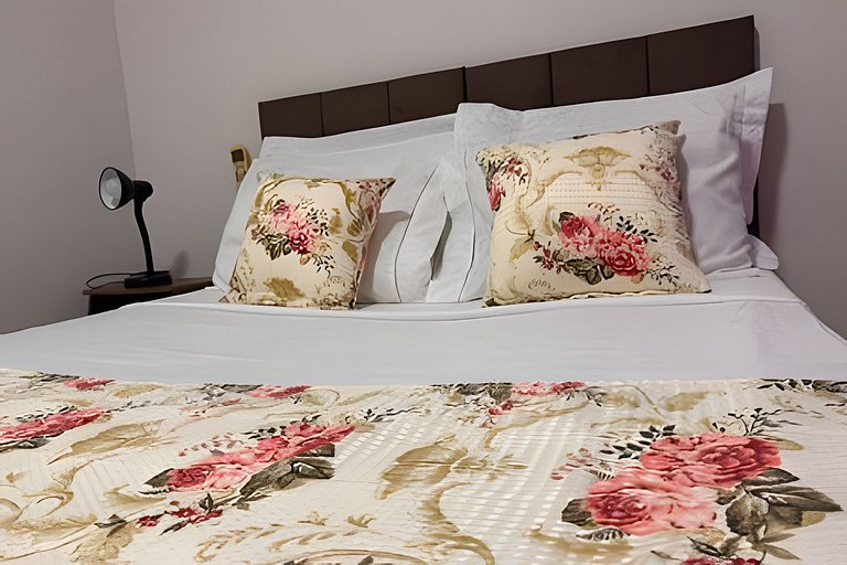 Sobrado encantador no centro + ar cond. e vaga