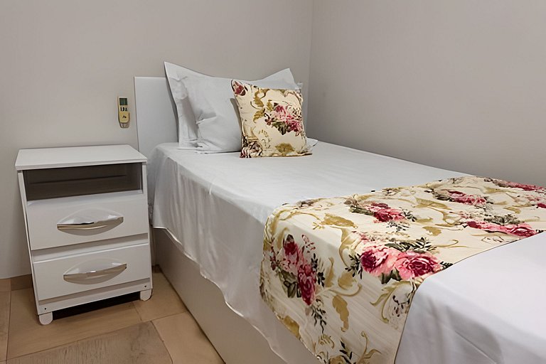 Sobrado encantador no centro + ar cond. e vaga