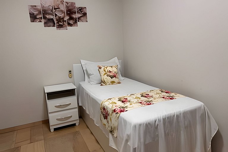 Sobrado encantador no centro + ar cond. e vaga