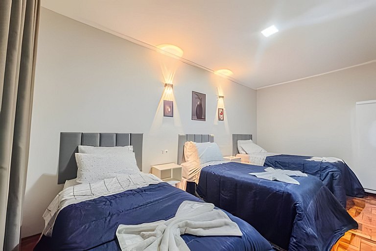 Casa espaçosa, 3 quartos com ar + 2 vagas