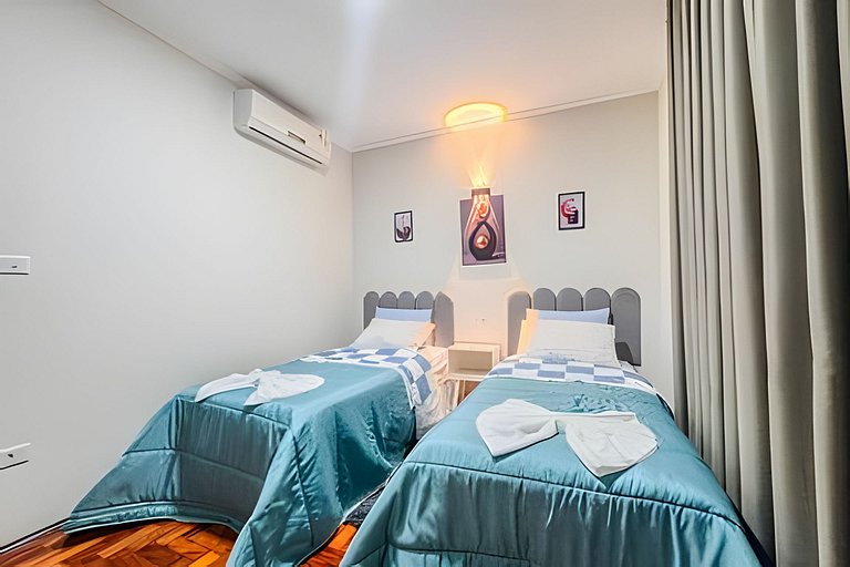 Casa espaçosa, 3 quartos com ar + 2 vagas