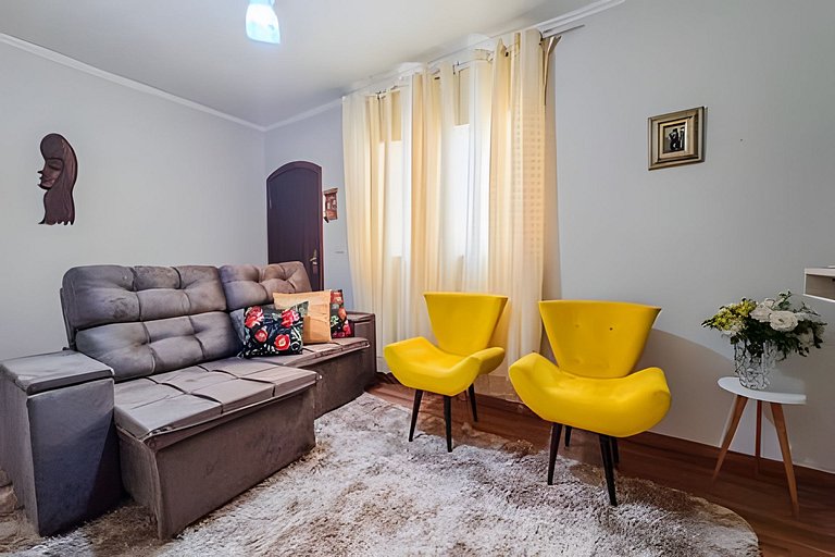 Casa espaçosa, 3 quartos com ar + 2 vagas