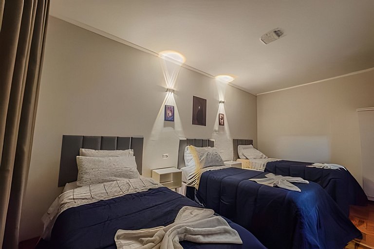 Casa espaçosa, 3 quartos com ar + 2 vagas