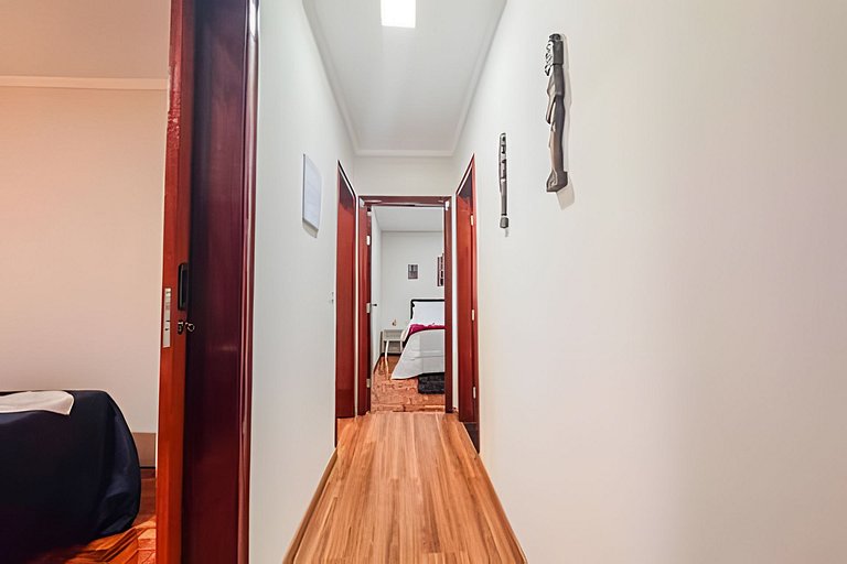 Casa espaçosa, 3 quartos com ar + 2 vagas