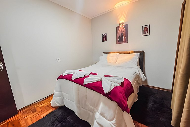 Casa espaçosa, 3 quartos com ar + 2 vagas