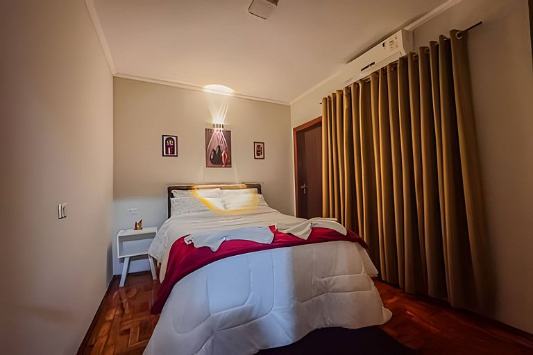 Casa espaçosa, 3 quartos com ar + 2 vagas