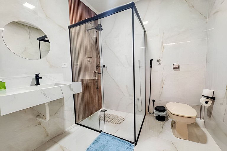 Casa espaçosa, 3 quartos com ar + 2 vagas