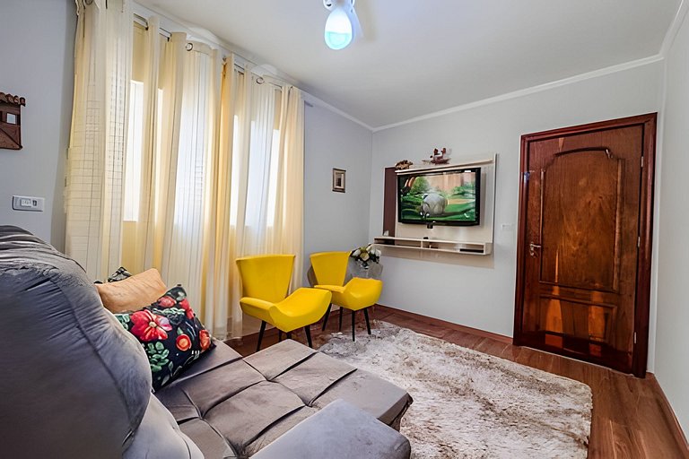 Casa espaçosa, 3 quartos com ar + 2 vagas