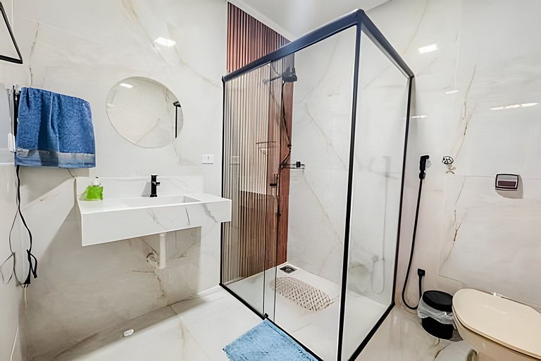 Casa espaçosa, 3 quartos com ar + 2 vagas