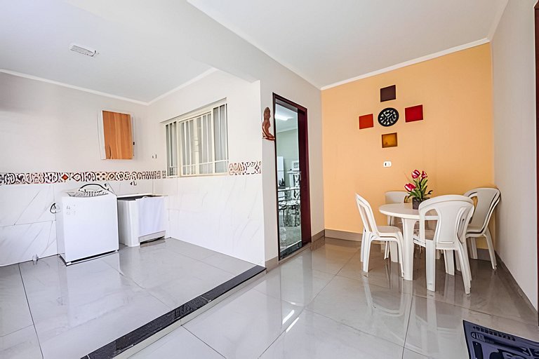 Casa espaçosa, 3 quartos com ar + 2 vagas