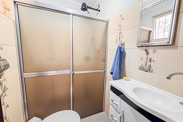 Casa espaçosa, 3 quartos com ar + 2 vagas