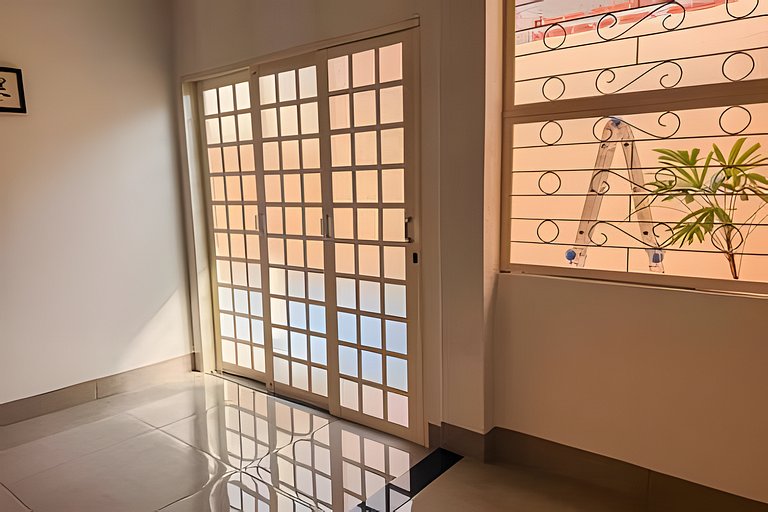 Casa espaçosa, 3 quartos com ar + 2 vagas