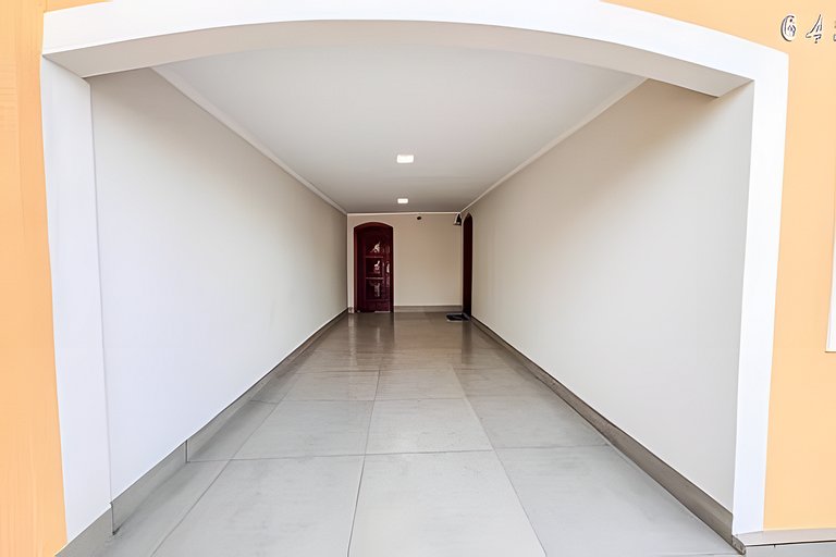 Casa espaçosa, 3 quartos com ar + 2 vagas