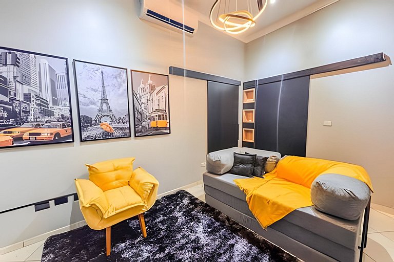 Casa com Suíte, Ar Cond, Vaga - Próx. Ao Centro