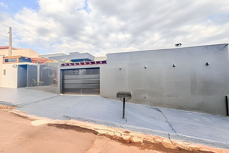 Casa com Suíte, Ar Cond, Vaga - Próx. Ao Centro