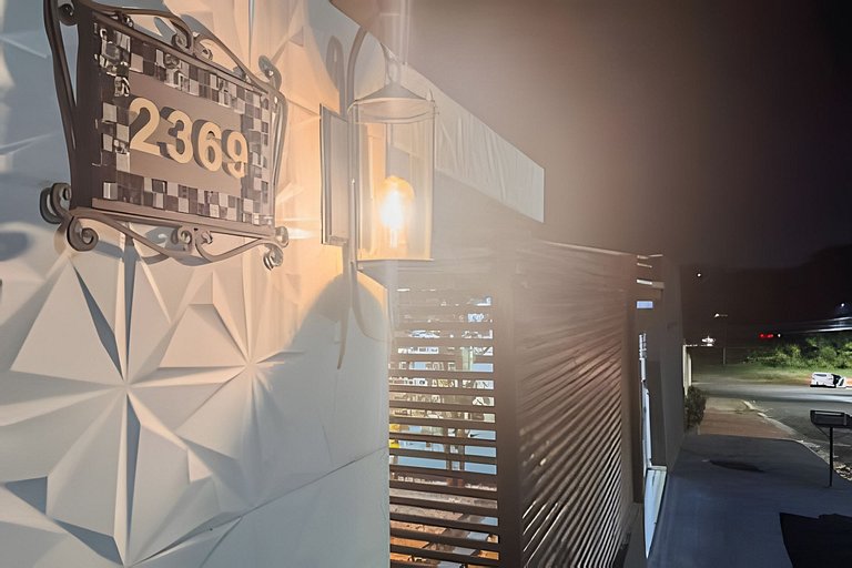 Casa com Suíte, Ar Cond, Vaga - Próx. Ao Centro