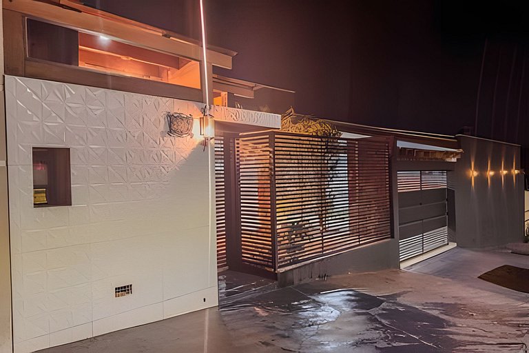 Casa com Suíte, Ar Cond, Vaga - Próx. Ao Centro