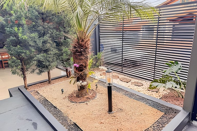 Casa com Suíte, Ar Cond, Vaga - Próx. Ao Centro