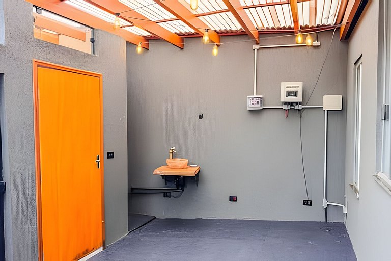 Casa com Suíte, Ar Cond, Vaga - Próx. Ao Centro