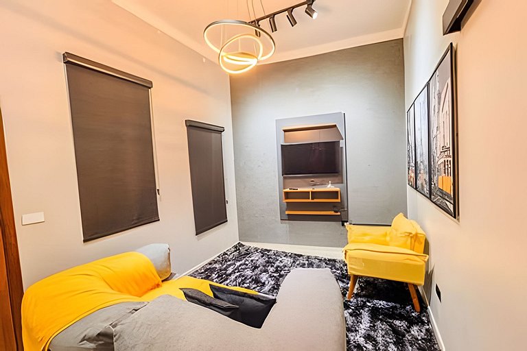 Casa com Suíte, Ar Cond, Vaga - Próx. Ao Centro