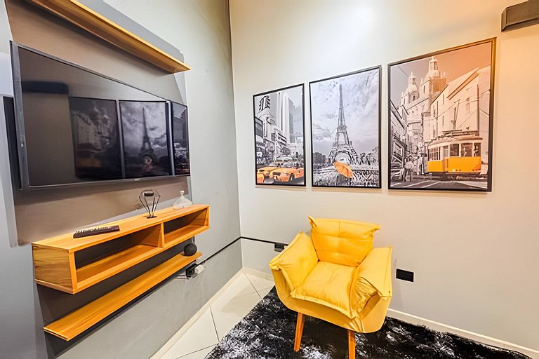 Casa com Suíte, Ar Cond, Vaga - Próx. Ao Centro