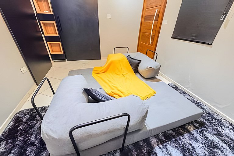 Casa com Suíte, Ar Cond, Vaga - Próx. Ao Centro