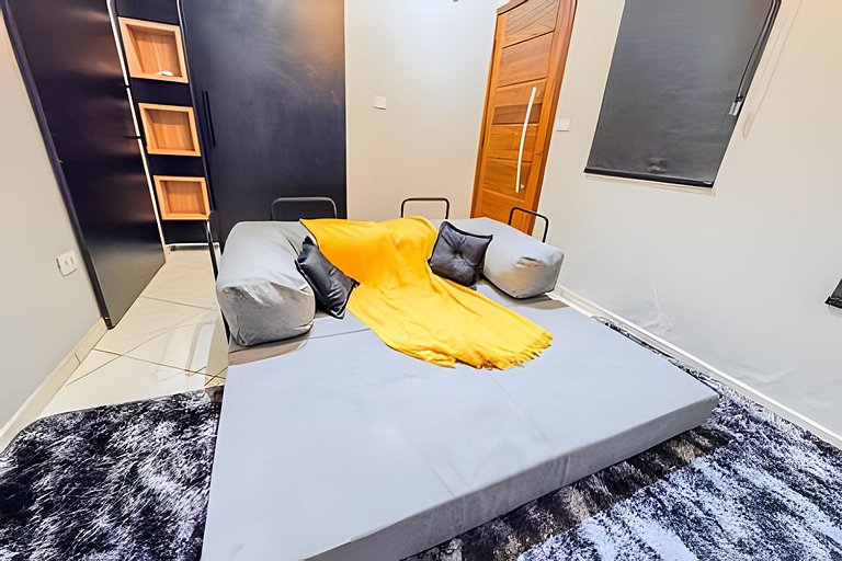 Casa com Suíte, Ar Cond, Vaga - Próx. Ao Centro