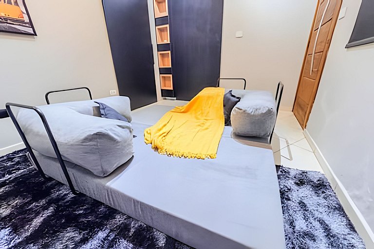 Casa com Suíte, Ar Cond, Vaga - Próx. Ao Centro