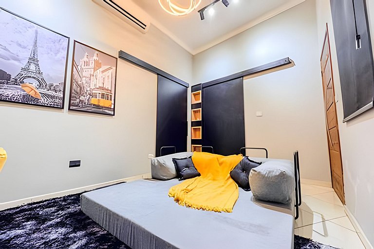 Casa com Suíte, Ar Cond, Vaga - Próx. Ao Centro