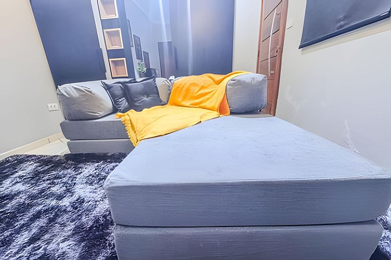 Casa com Suíte, Ar Cond, Vaga - Próx. Ao Centro