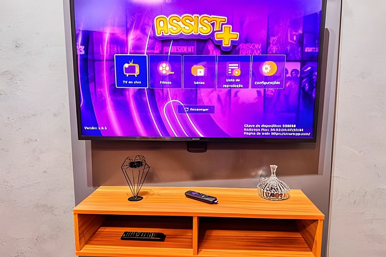 Casa com Suíte, Ar Cond, Vaga - Próx. Ao Centro