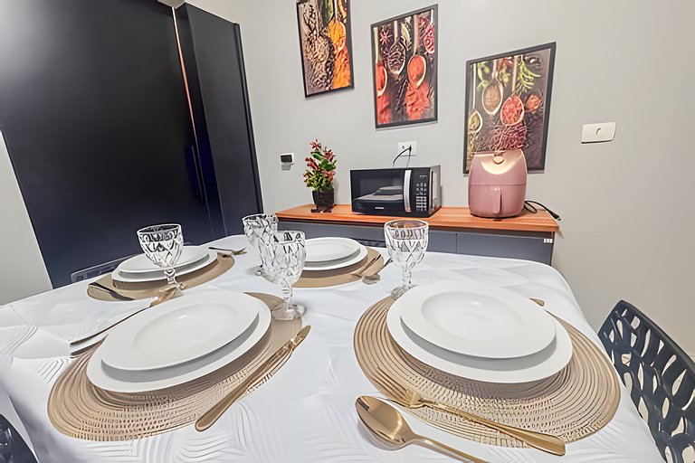 Casa com Suíte, Ar Cond, Vaga - Próx. Ao Centro