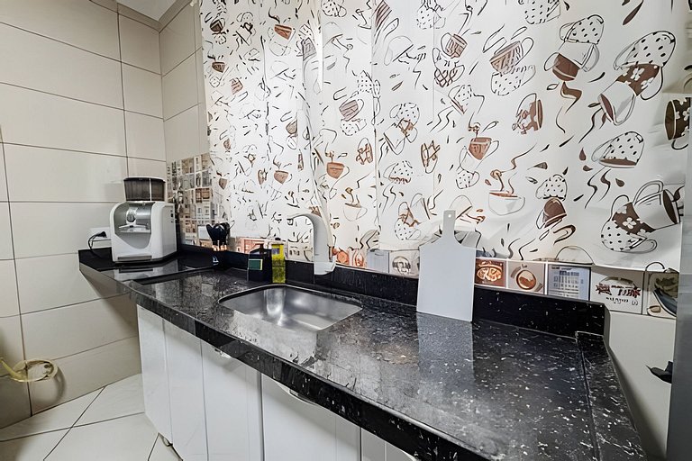 Casa com Suíte, Ar Cond, Vaga - Próx. Ao Centro