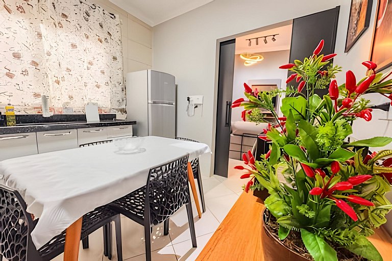 Casa com Suíte, Ar Cond, Vaga - Próx. Ao Centro