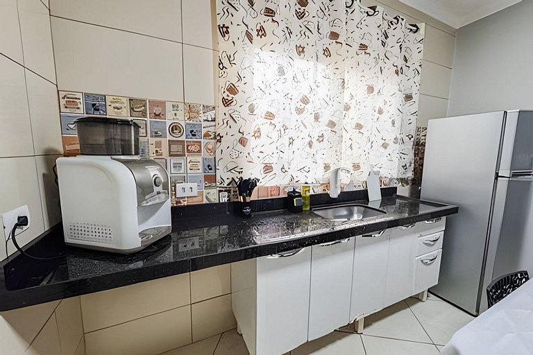 Casa com Suíte, Ar Cond, Vaga - Próx. Ao Centro