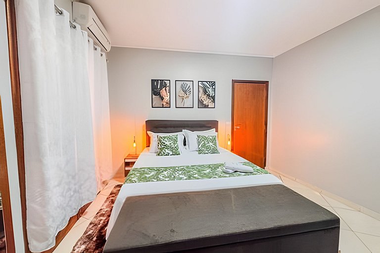 Casa com Suíte, Ar Cond, Vaga - Próx. Ao Centro